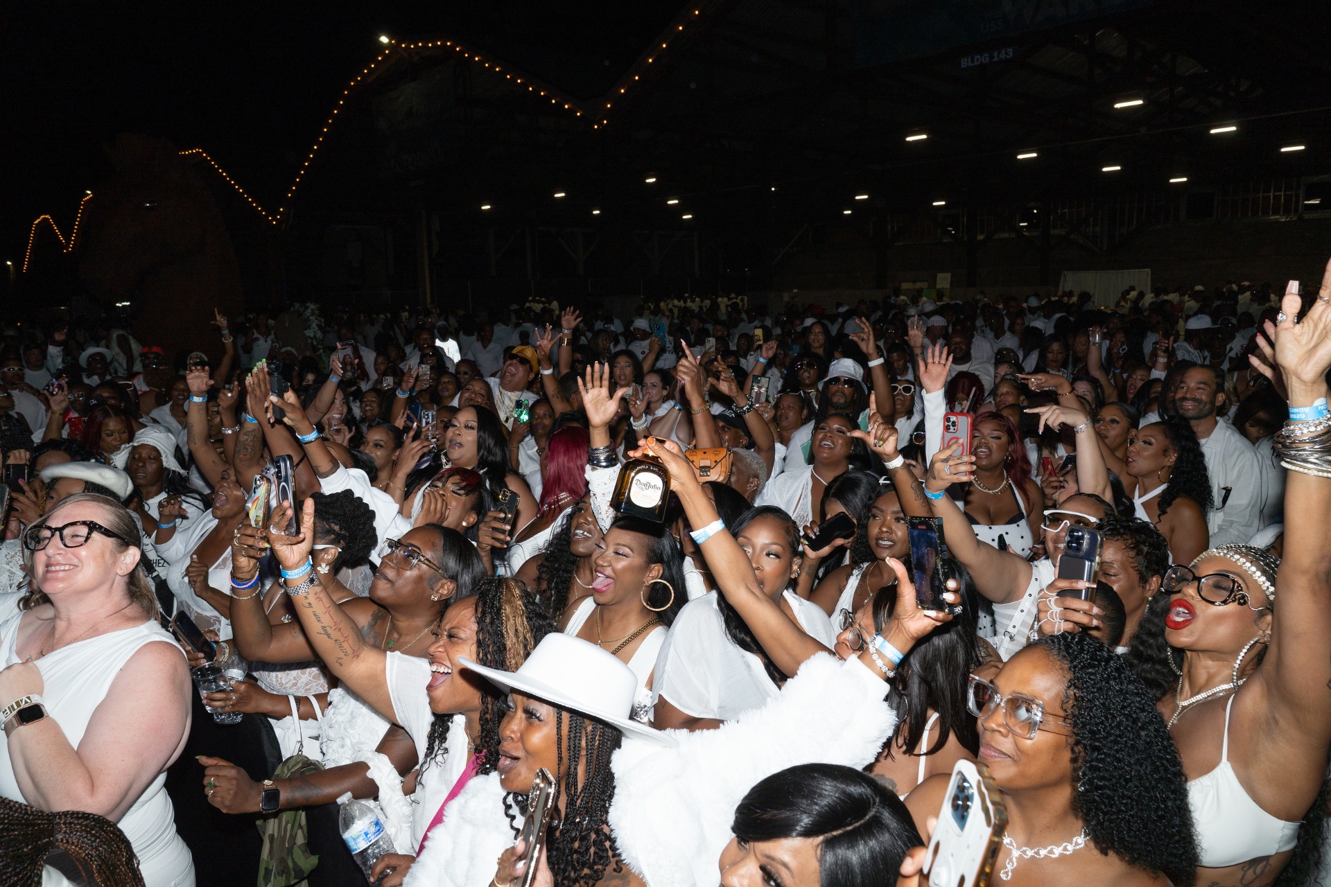 Wide view of a previous Foundation white-attire audience